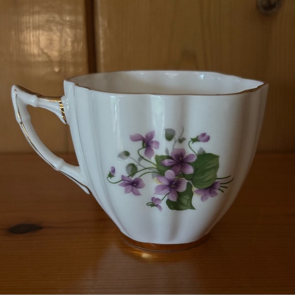 Vintage Royal London Purple Floral Bone China Teacup - Picture 4 of 14